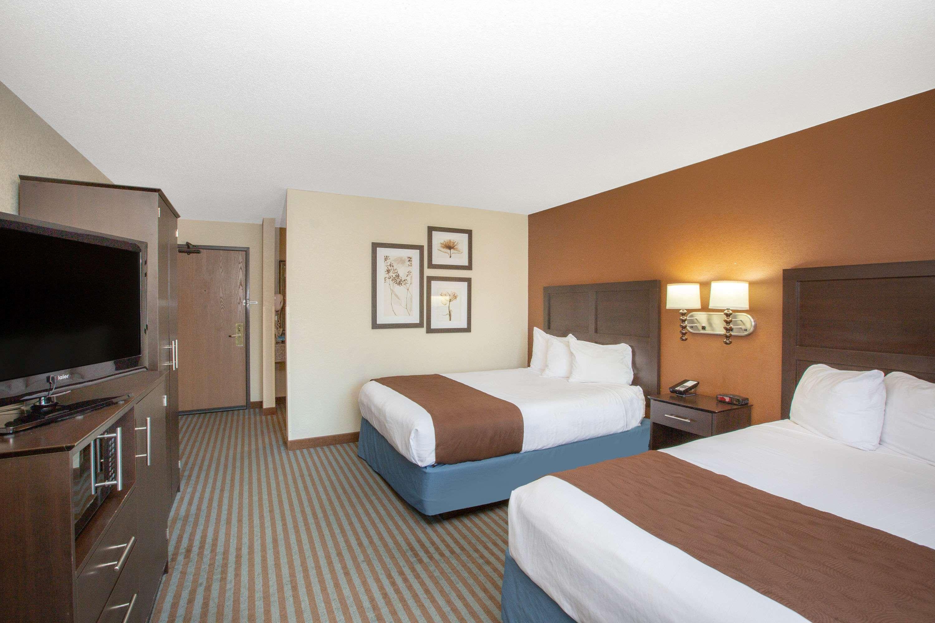 Americinn By Wyndham North Hotel